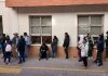 Caos migratorio en Lorca: Asaltan un instituto para obtener certificados de vulnerabilidad