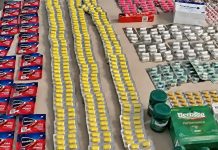 Detenida en Vallecas por vender antibióticos, anticonceptivos y fármacos para la disfunción eréctil en un locutorio