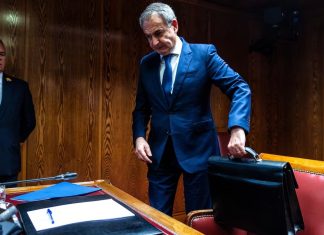Juez imputa a Zapatero por delito fiscal y contrabando tras tasar sus joyas en 1,3 millones de euros