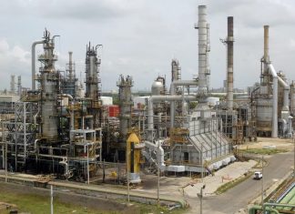El petróleo cayó más de 4% tras el anuncio del acuerdo entre Estados Unidos e Irán