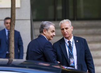 El juez Calama cita a las hijas de Zapatero y a su secretaria como investigadas en el caso Plus Ultra