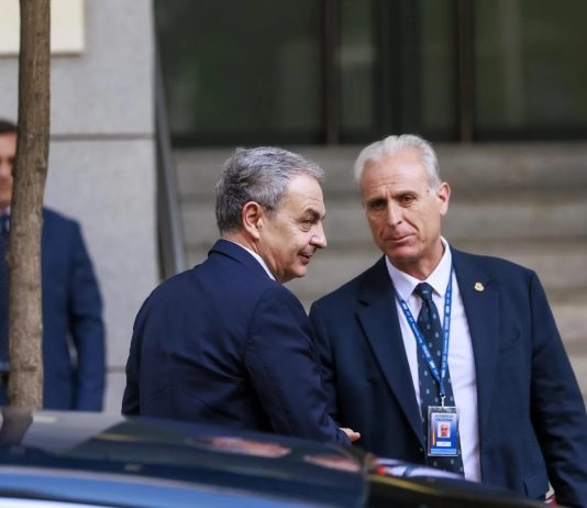 El juez Calama cita a las hijas de Zapatero y a su secretaria como investigadas en el caso Plus Ultra