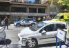 Los Mossos reducen y detienen en Barcelona a un hombre armado con un cuchillo de gran tamaño tras una persecución en la zona alta