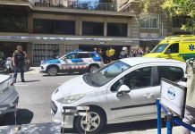 Los Mossos reducen y detienen en Barcelona a un hombre armado con un cuchillo de gran tamaño tras una persecución en la zona alta