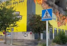Un incendio en una nave de trasteros de Villaverde moviliza a 15 dotaciones de bomberos en Madrid