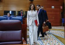 Ayuso saca adelante las nuevas leyes de Empresa Familiar y de Caza y Pesca con el respaldo crítico de Vox