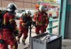Bomberos atajan un incendio de baterías de litio en una nave de alquiler de vehículos en Coslada