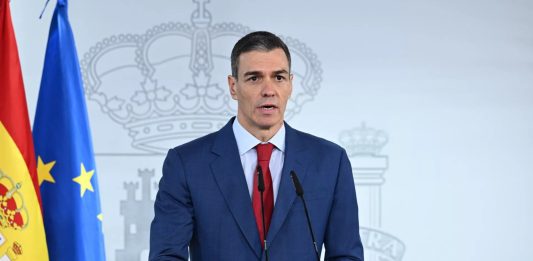 Sánchez resiste a las «piedras» con un gasto récord en dependencia