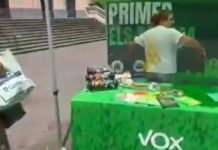 Barcelona: Encapuchados asaltan una carpa de Vox en Sant Cugat
