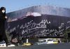 Irán instala un mural en Teherán con Trump en un ataúd en plena escalada de tensiones