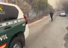 La Guardia Civil evacúa a ancianos en Villa del Prado mientras el incendio de Almorox devora coches y amenaza viviendas