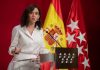 Ayuso defiende el ático de Chamberí en la Asamblea entre risas de la oposición: «Vaya cara», le gritan desde la bancada