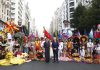 La Cabalgata de la Hispanidad 2026 tiñe de color la Gran Vía: 15 carrozas y 4.500 participantes de 22 nacionalidades