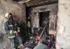 Una explosión en una vivienda vacía de Valdemoro desata un aparatoso incendio y obliga a atender a varios perros intoxicados por humo