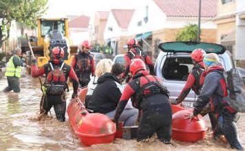 Rescates sin descanso en Oliva: la UME y la Guardia Civil evacúan a 2.000 personas y buscan a 200 aislados por la DANA Adam
