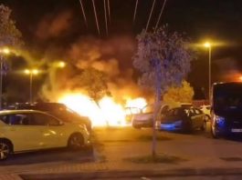Un incendio en un aparcamiento de Leganés calcinado cinco coches durante la madrugada