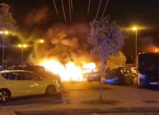 Un incendio en un aparcamiento de Leganés calcinado cinco coches durante la madrugada