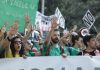 La marea verde desborda la Asamblea de Madrid: 3.000 docentes cortan Pablo Neruda en plena huelga indefinida