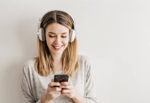 Treinta minutos al día con los auriculares a todo volumen bastan para dañar el oído para siempre